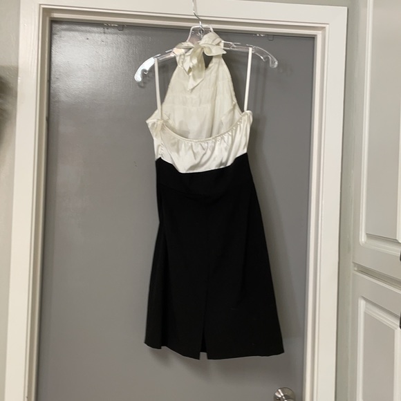 Black & Cream halter cocktail dress - Picture 4 of 4